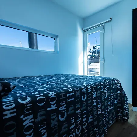 Lady Sea Barco Apartamento 船上ホテル
